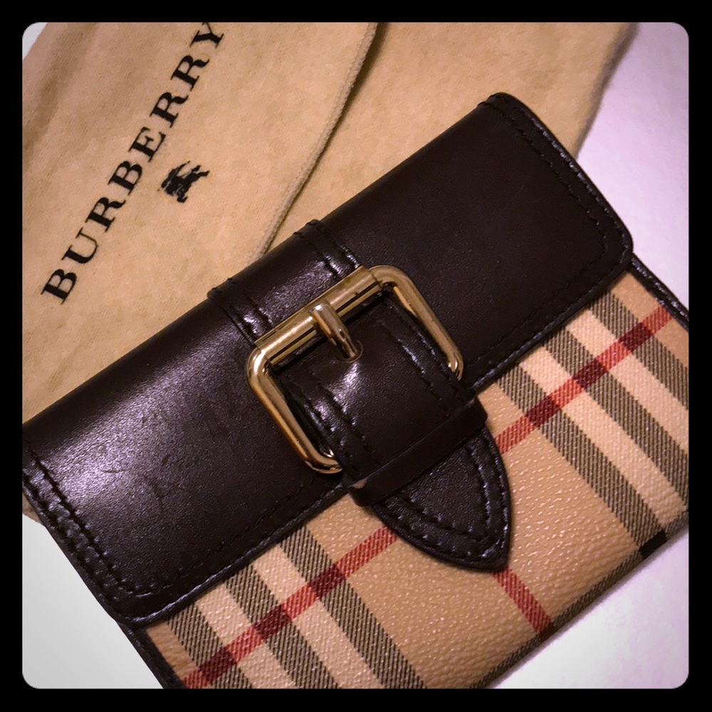 100% authentic Burberry wallet - like brand new
